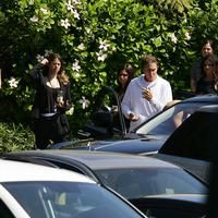 Family and guests arrive at the wedding venue of Kris Humphries and Kim Kardashian pictures | Picture 62572